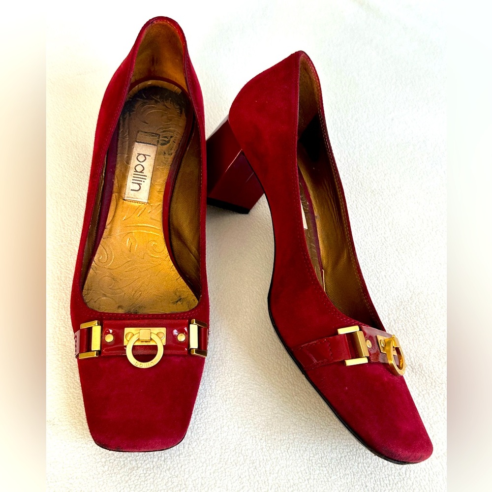Woman shoes size 9(40) color burgundy suede hells 2 inch gold accents